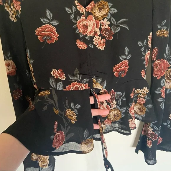 Altar’d State Small Floral Long Sleeve Cropped Top - Picture 6 of 8